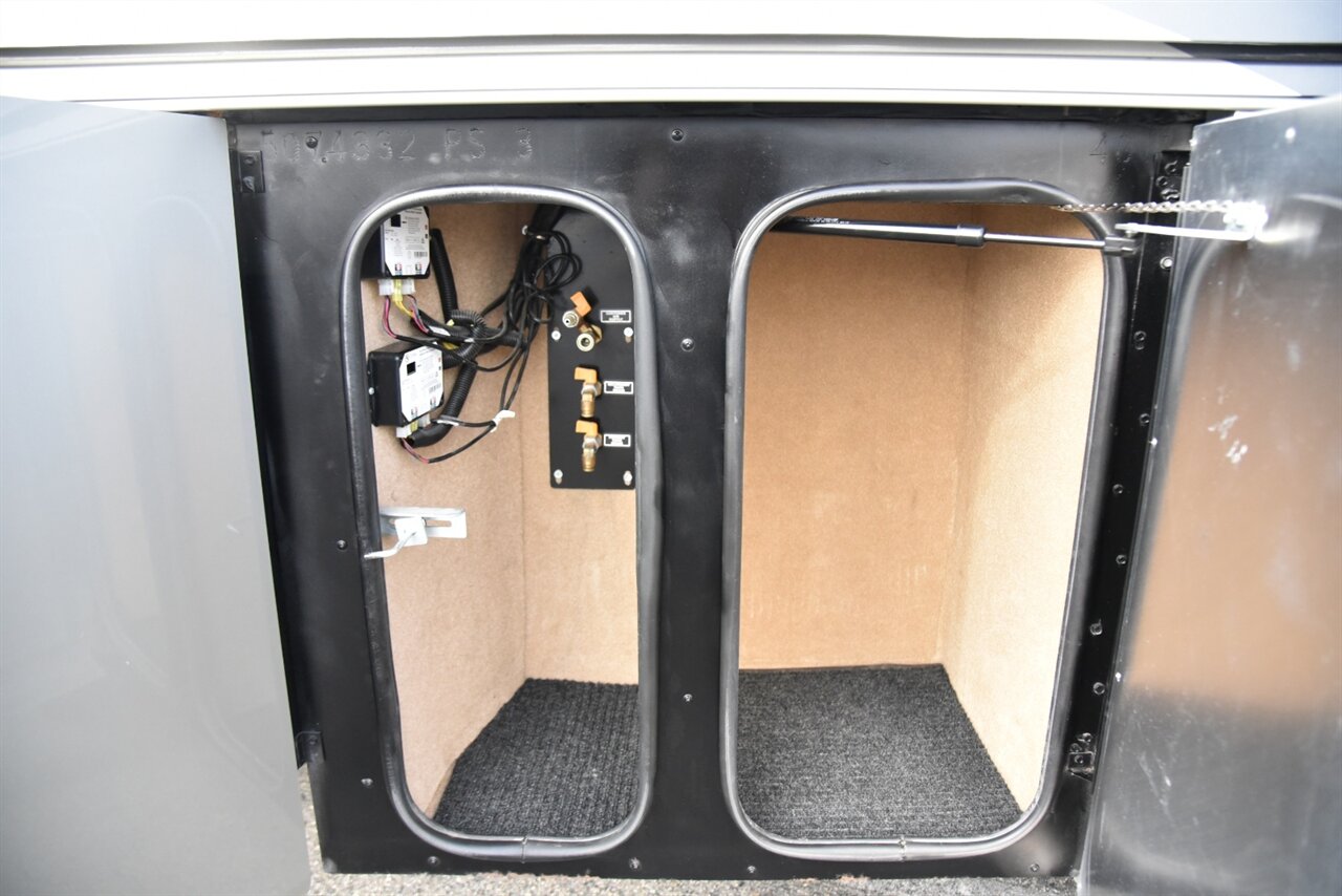 2019 Tiffin Allegro Bus 40IP   - Photo 22 - Orange, CA 92867