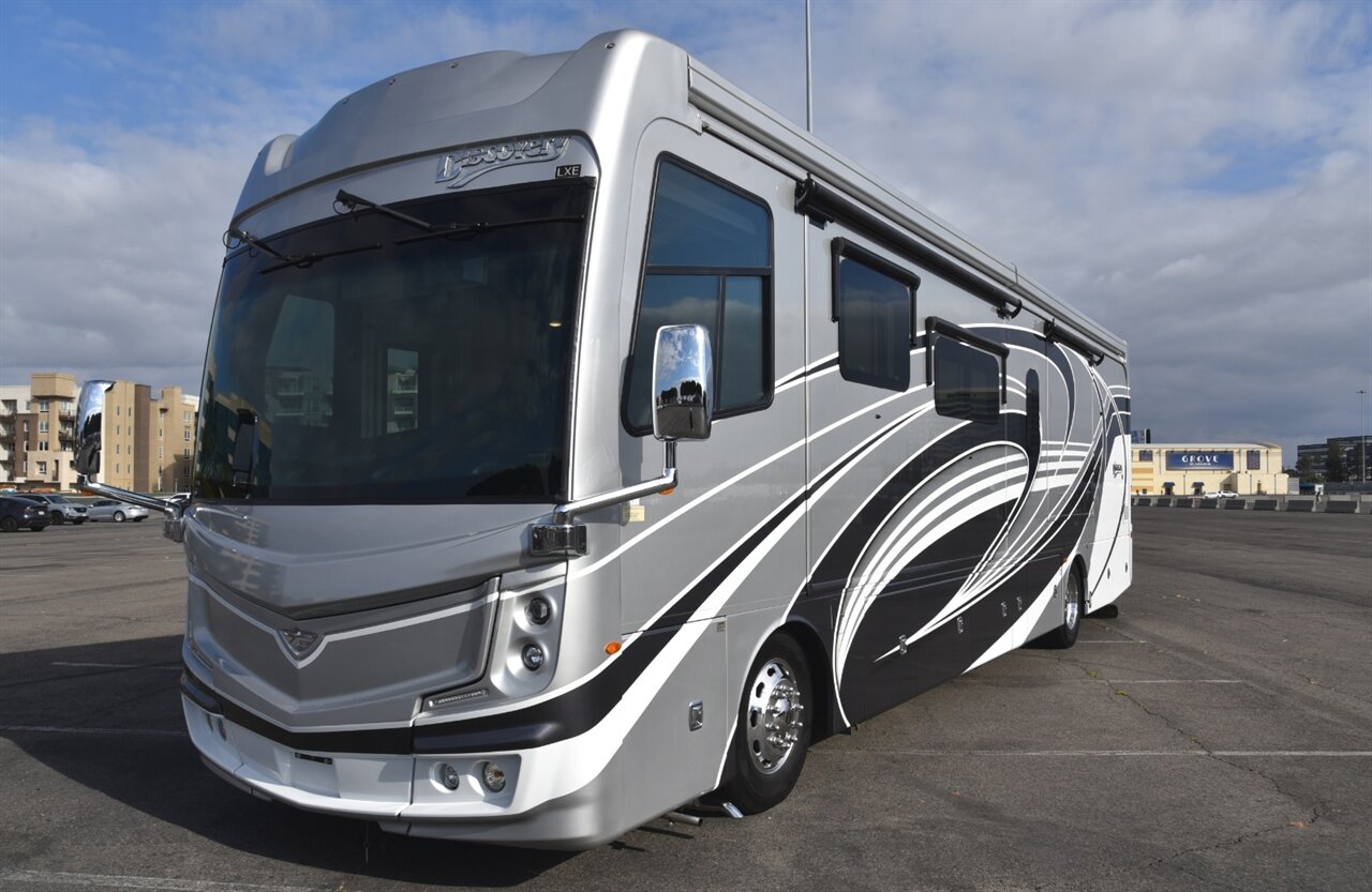 2024 Fleetwood Discovery LXE 40M   - Photo 10 - Orange, CA 92867