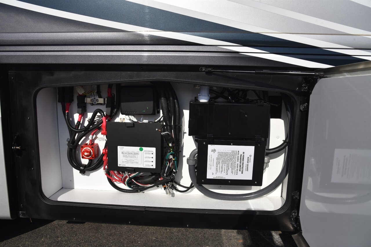 2024 Fleetwood Discovery LXE 40M   - Photo 49 - Orange, CA 92867