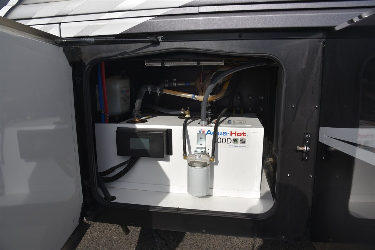 2024 Fleetwood Discovery LXE 40M   - Photo 46 - Orange, CA 92867