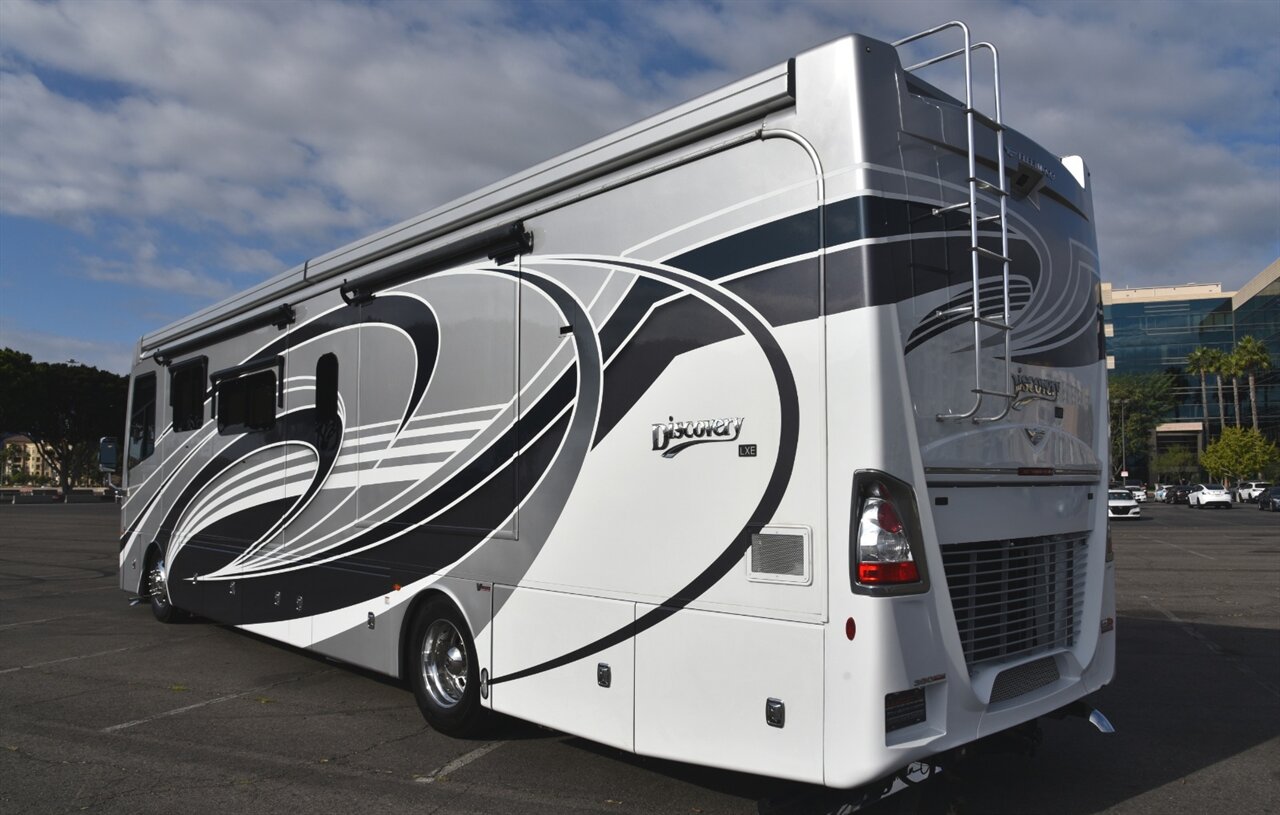2024 Fleetwood Discovery LXE 40M   - Photo 5 - Orange, CA 92867