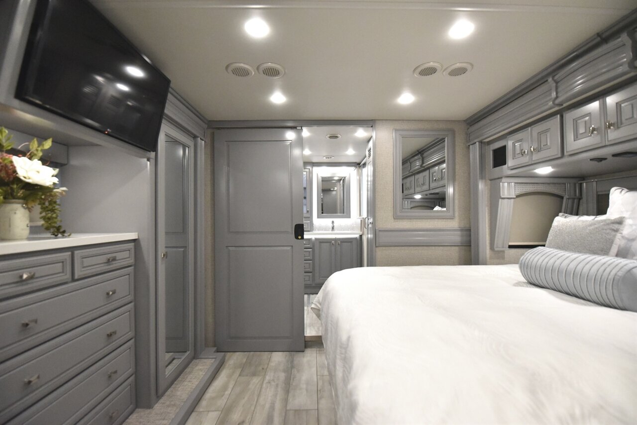 2024 Fleetwood Discovery LXE 40M   - Photo 31 - Orange, CA 92867