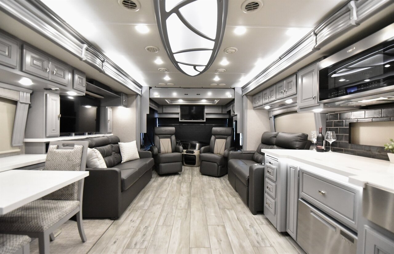 2024 Fleetwood Discovery LXE 40M   - Photo 30 - Orange, CA 92867