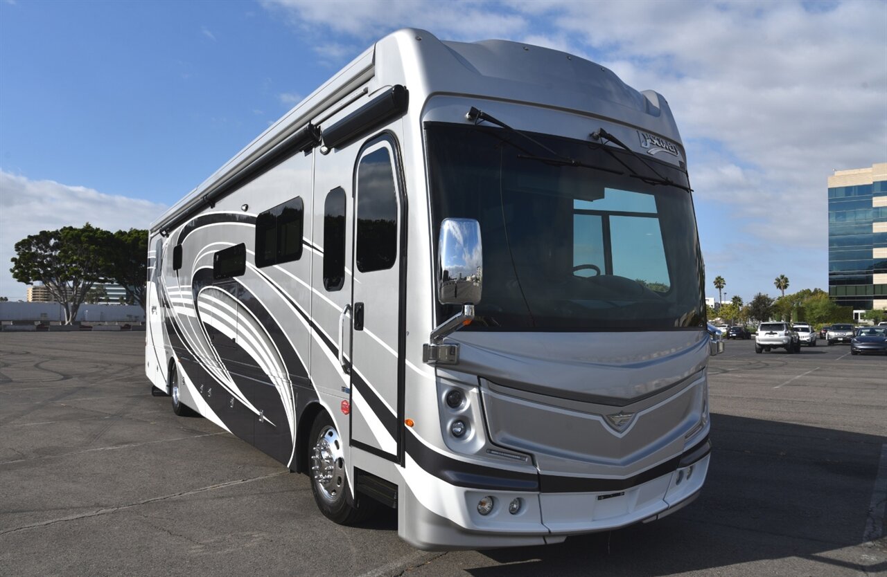 2024 Fleetwood Discovery LXE 40M   - Photo 9 - Orange, CA 92867