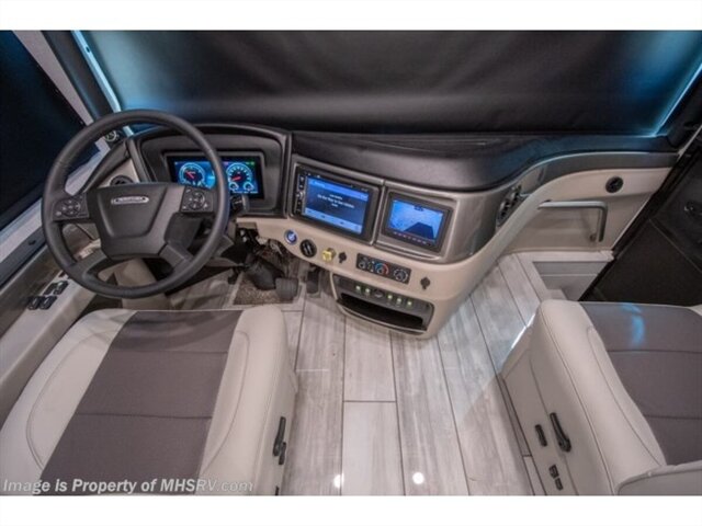 2024 Fleetwood Discovery LXE   - Photo 13 - Orange, CA 92867
