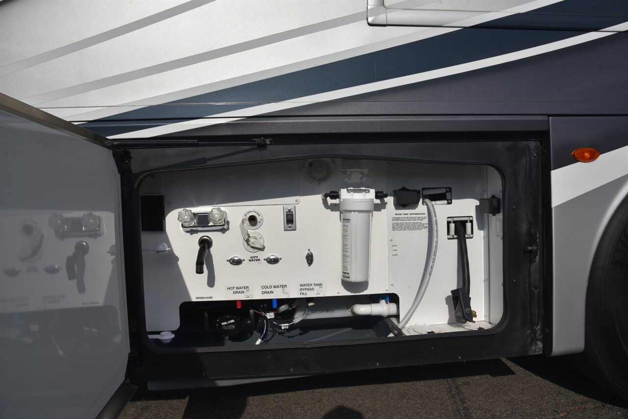 2024 Fleetwood Discovery LXE 40M   - Photo 45 - Orange, CA 92867