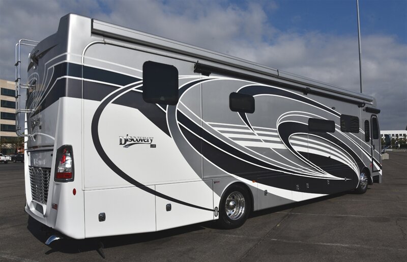 2024 Fleetwood Discovery LXE  
