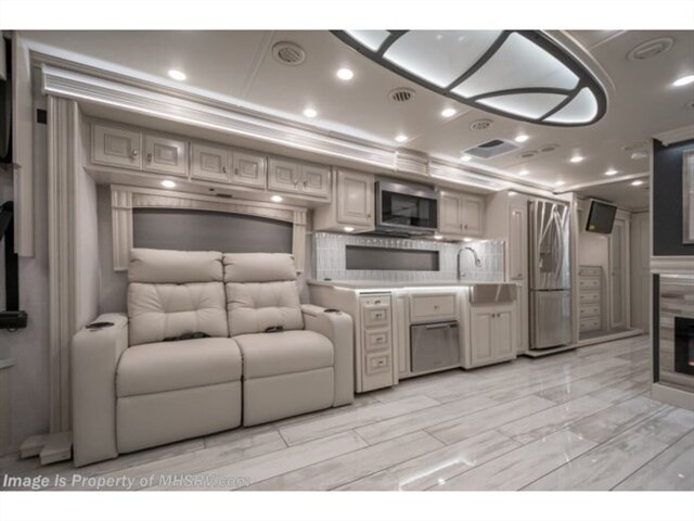 2024 Fleetwood Discovery LXE   - Photo 5 - Orange, CA 92867