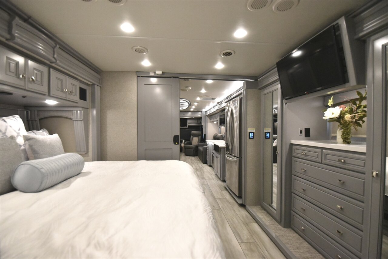2024 Fleetwood Discovery LXE 40M   - Photo 34 - Orange, CA 92867