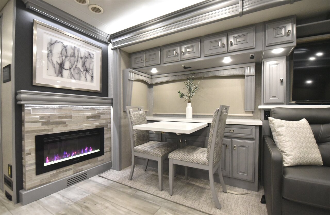 2024 Fleetwood Discovery LXE 40M   - Photo 20 - Orange, CA 92867