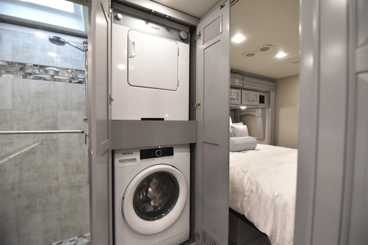 2024 Fleetwood Discovery LXE 40M   - Photo 40 - Orange, CA 92867