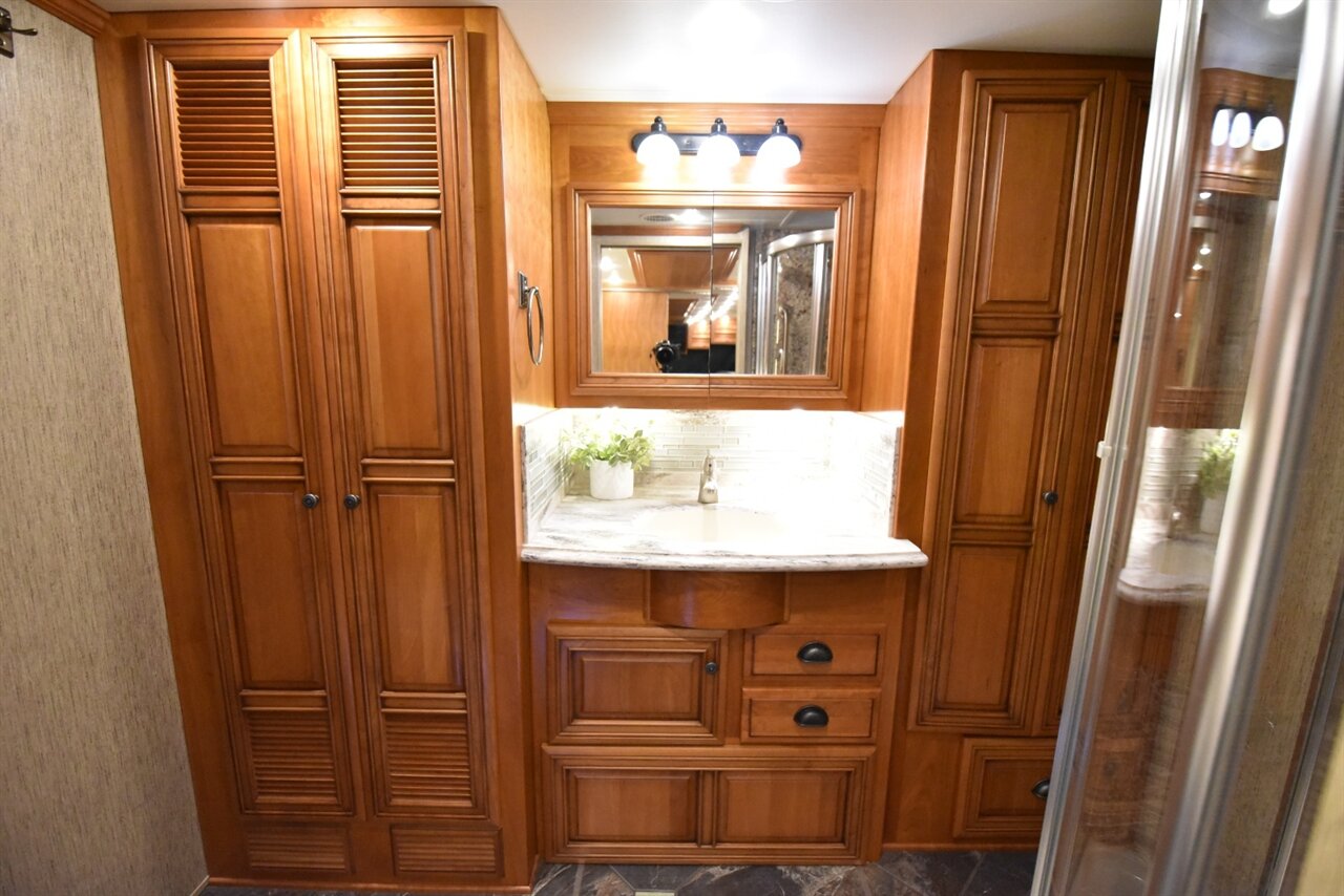 2015 Newmar Dutch star 3736 - Photo 52 - Orange, CA 92867
