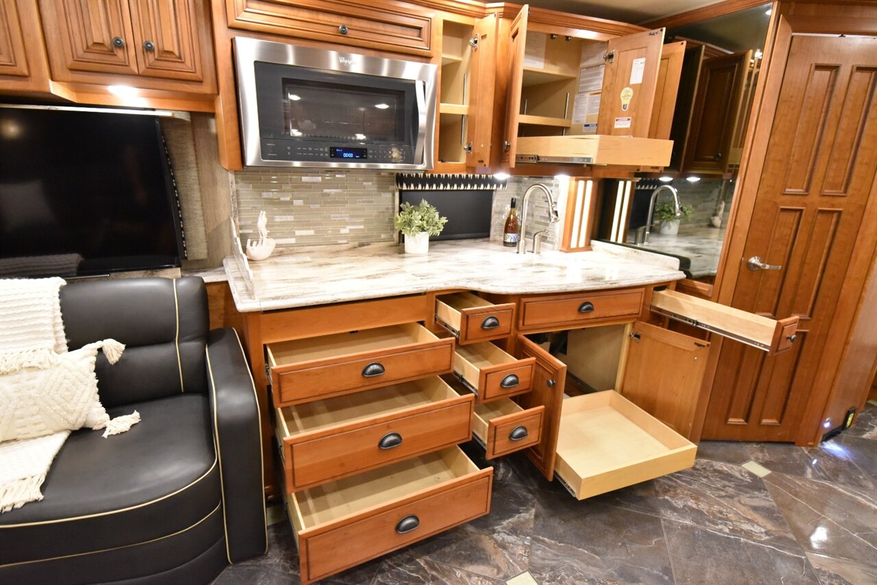 2015 Newmar Dutch star 3736 - Photo 39 - Orange, CA 92867