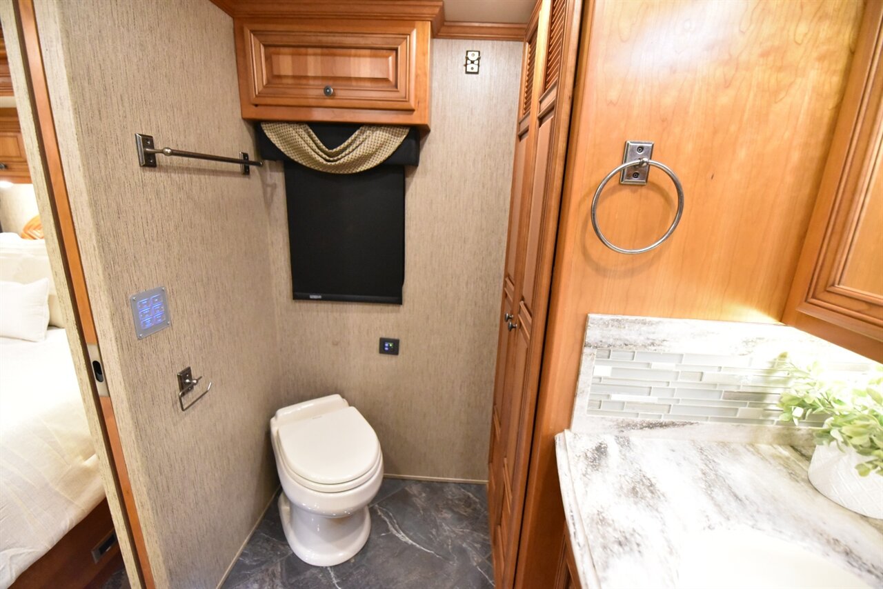 2015 Newmar Dutch star 3736 - Photo 56 - Orange, CA 92867