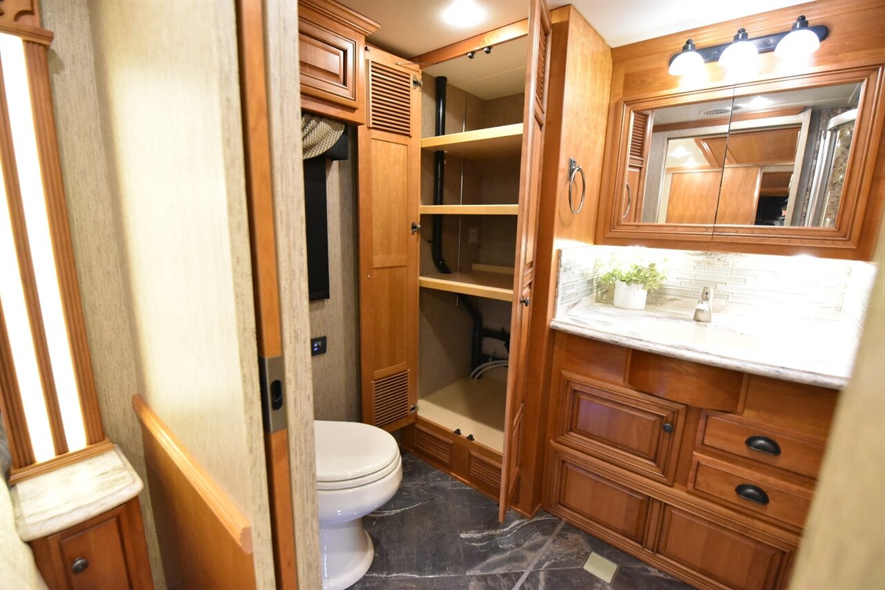 2015 Newmar Dutch star 3736 - Photo 57 - Orange, CA 92867