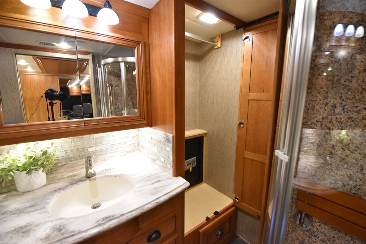 2015 Newmar Dutch star 3736 - Photo 55 - Orange, CA 92867