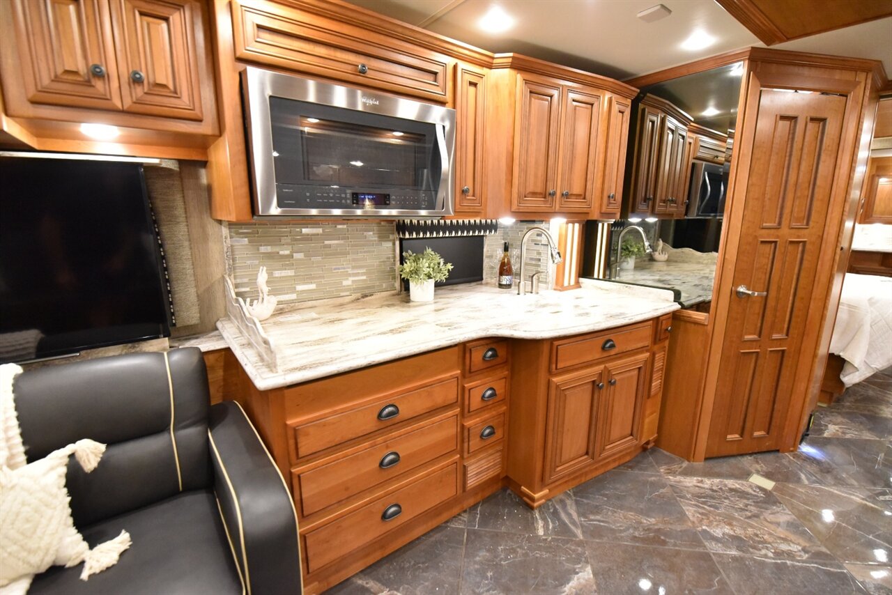 2015 Newmar Dutch star 3736 - Photo 35 - Orange, CA 92867