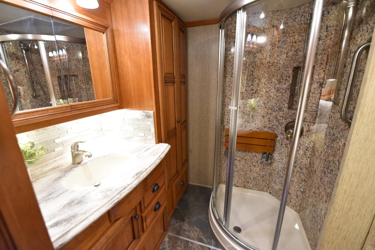 2015 Newmar Dutch star 3736 - Photo 53 - Orange, CA 92867