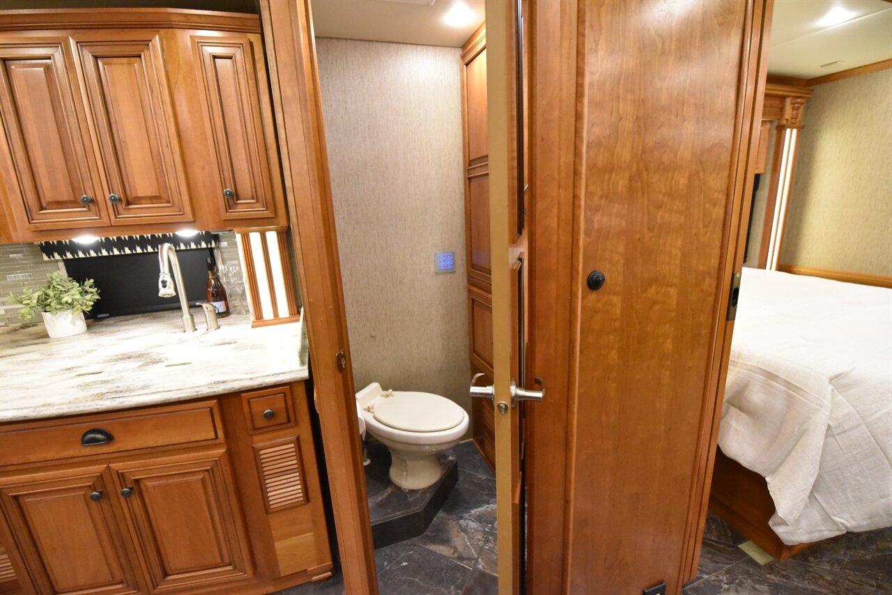 2015 Newmar Dutch star 3736 - Photo 45 - Orange, CA 92867