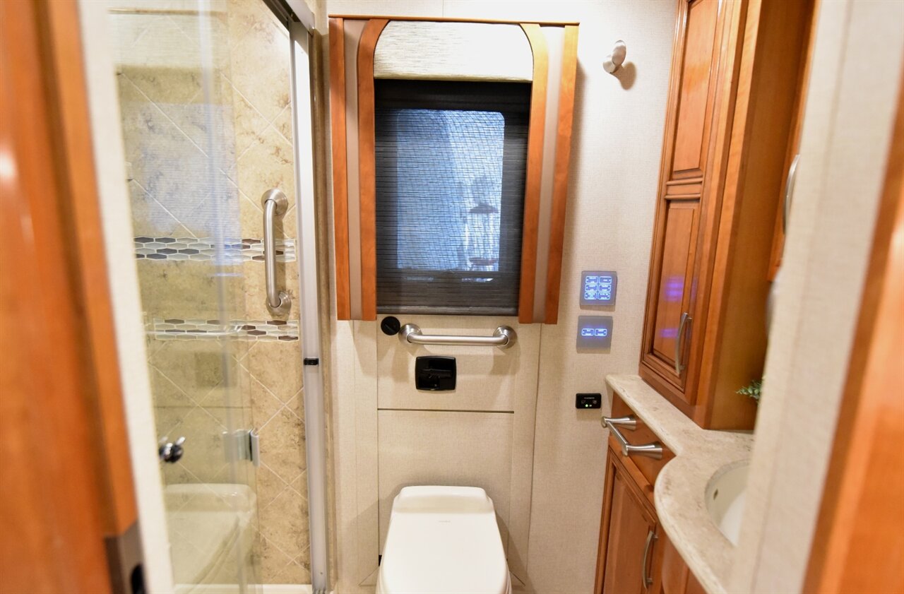 2018 Newmar New Aire 3343 - Photo 45 - Orange, CA 92867