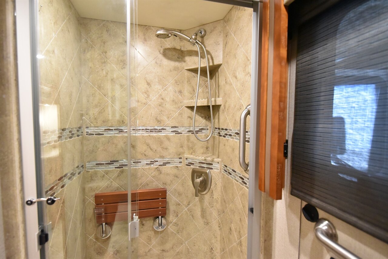 2018 Newmar New Aire 3343 - Photo 48 - Orange, CA 92867
