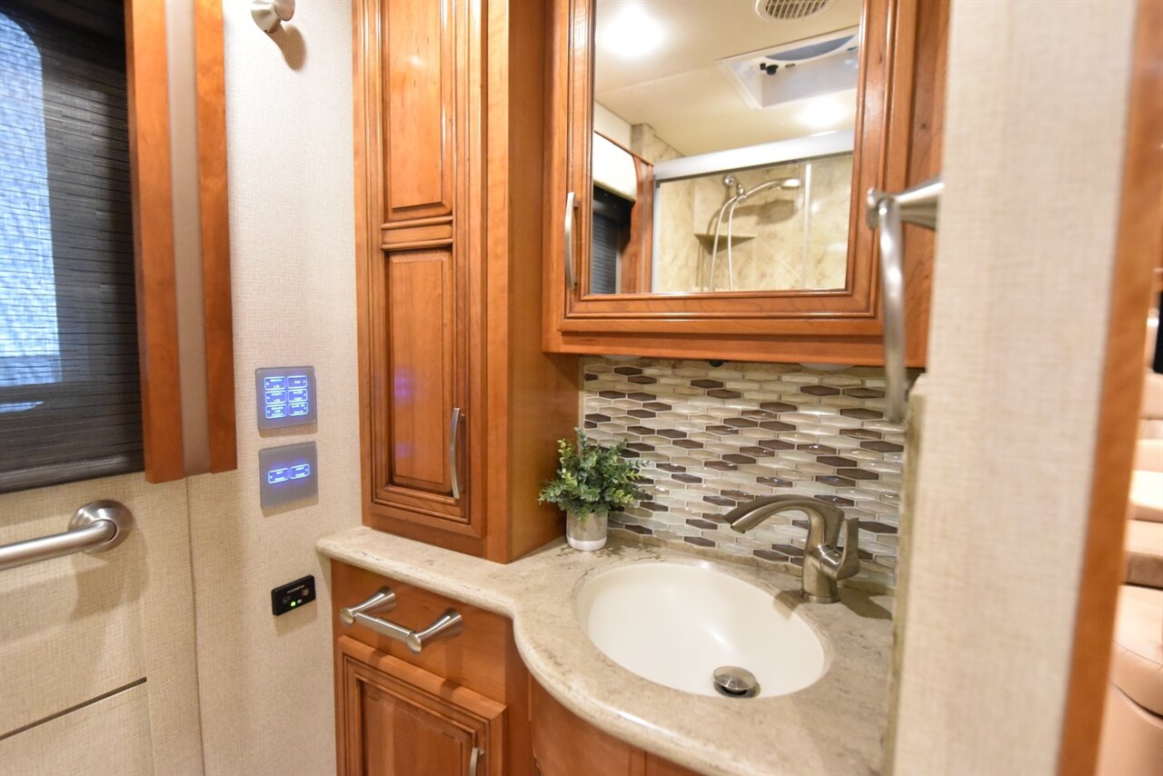 2018 Newmar New Aire 3343 - Photo 46 - Orange, CA 92867