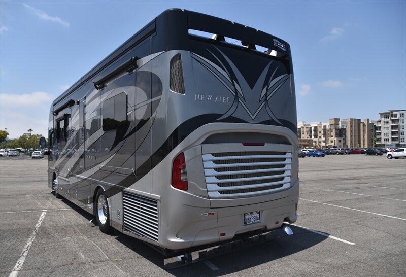 2018 Newmar New Aire 3343 - Photo 4 - Orange, CA 92867