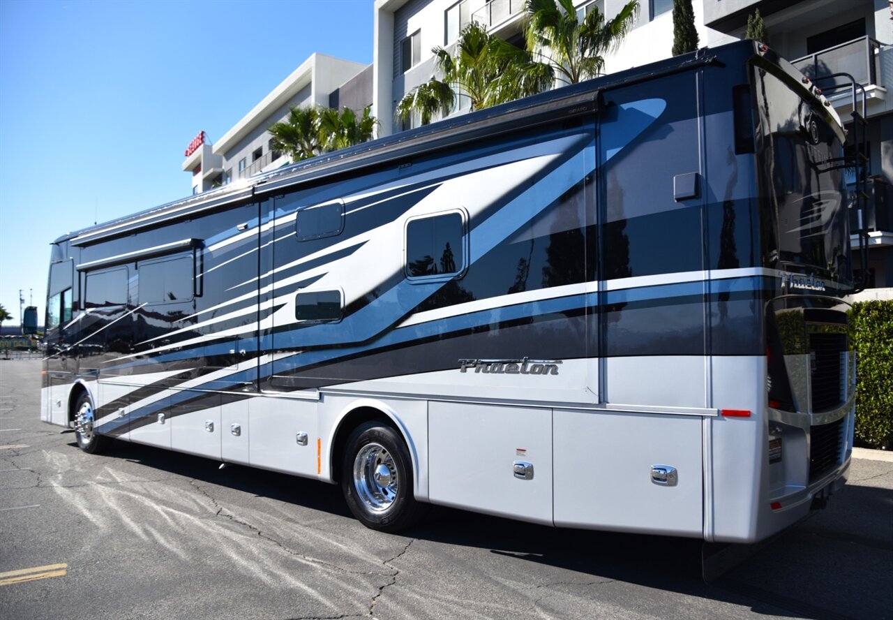 2022 Tiffin Phaeton 40QKH   - Photo 15 - Orange, CA 92867