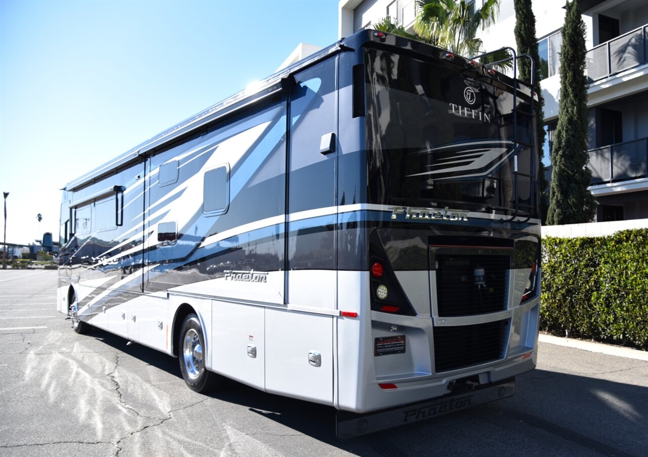 2022 Tiffin Phaeton 40QKH   - Photo 13 - Orange, CA 92867