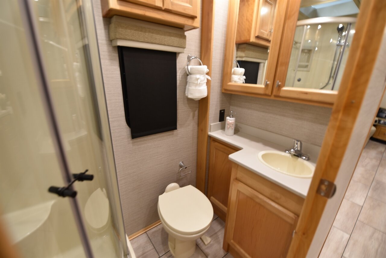 2022 Tiffin Allegro 33AL - Photo 41 - Orange, CA 92867