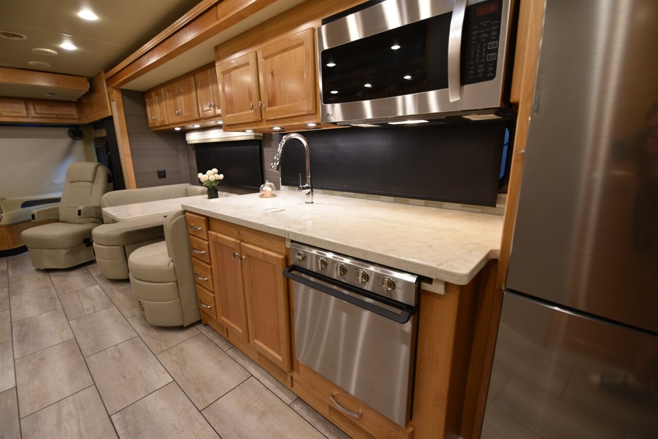 2022 Tiffin Allegro 33AL - Photo 34 - Orange, CA 92867