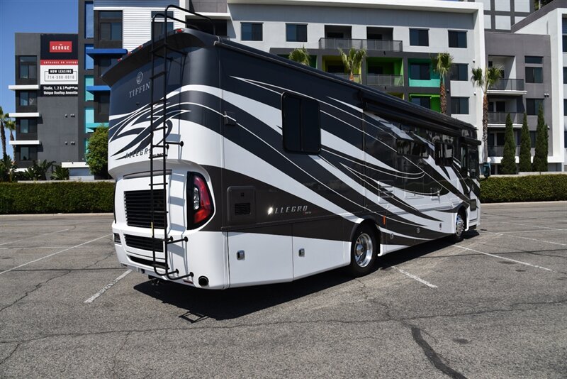 2022 Tiffin Allegro 33AL - Photo 4 - Orange, CA 92867