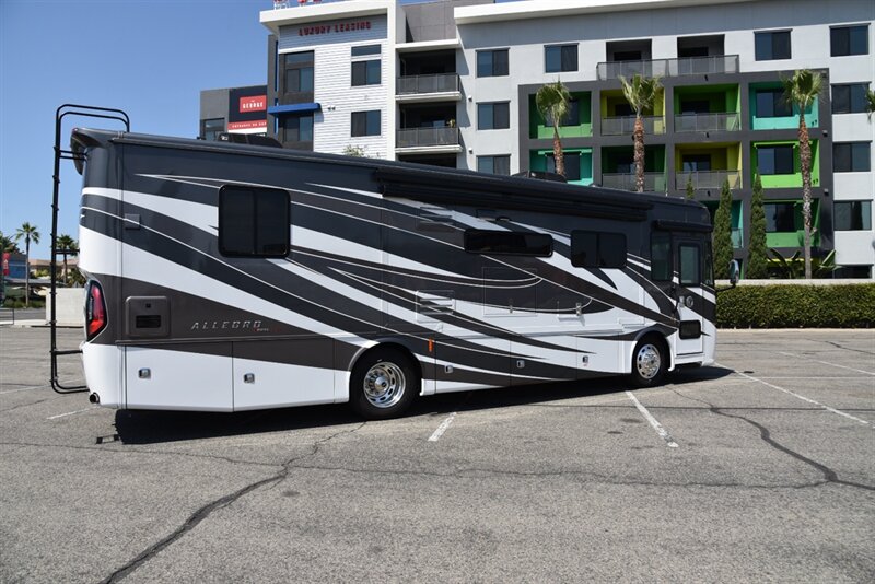 2022 Tiffin Allegro 33AL - Photo 2 - Orange, CA 92867
