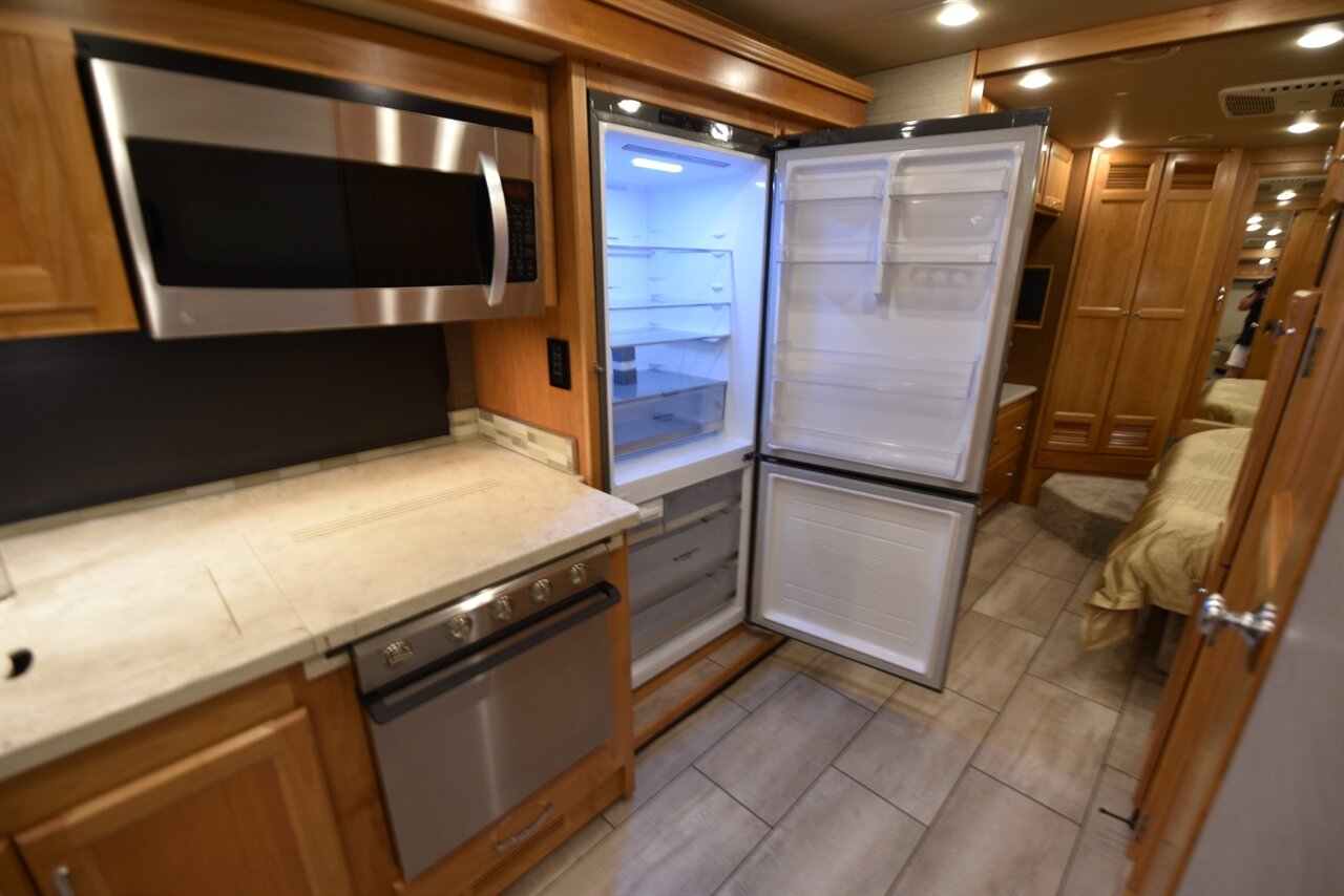 2022 Tiffin Allegro 33AL - Photo 32 - Orange, CA 92867
