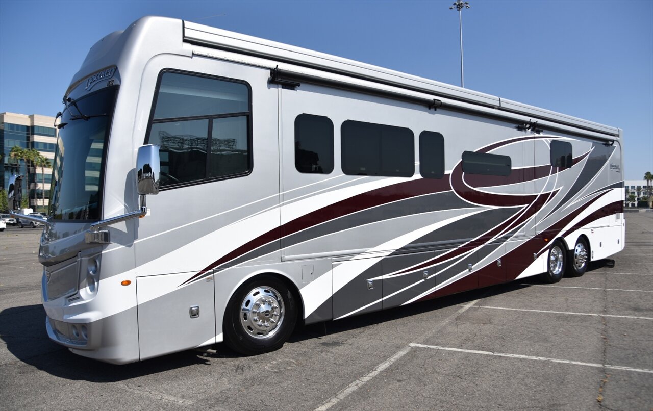 2021 Fleetwood Discovery LXE 44S - Photo 12 - Orange, CA 92867