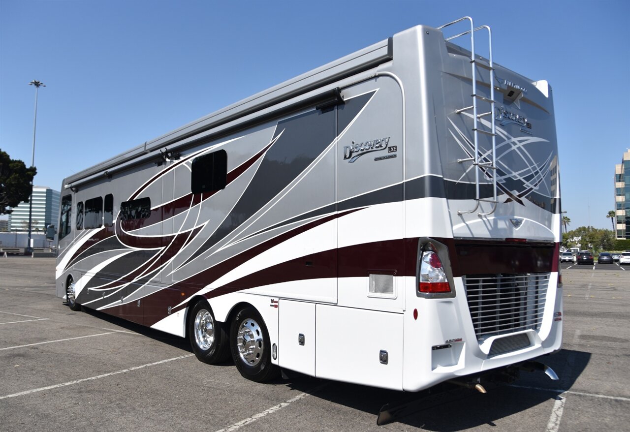 2021 Fleetwood Discovery LXE 44S - Photo 5 - Orange, CA 92867