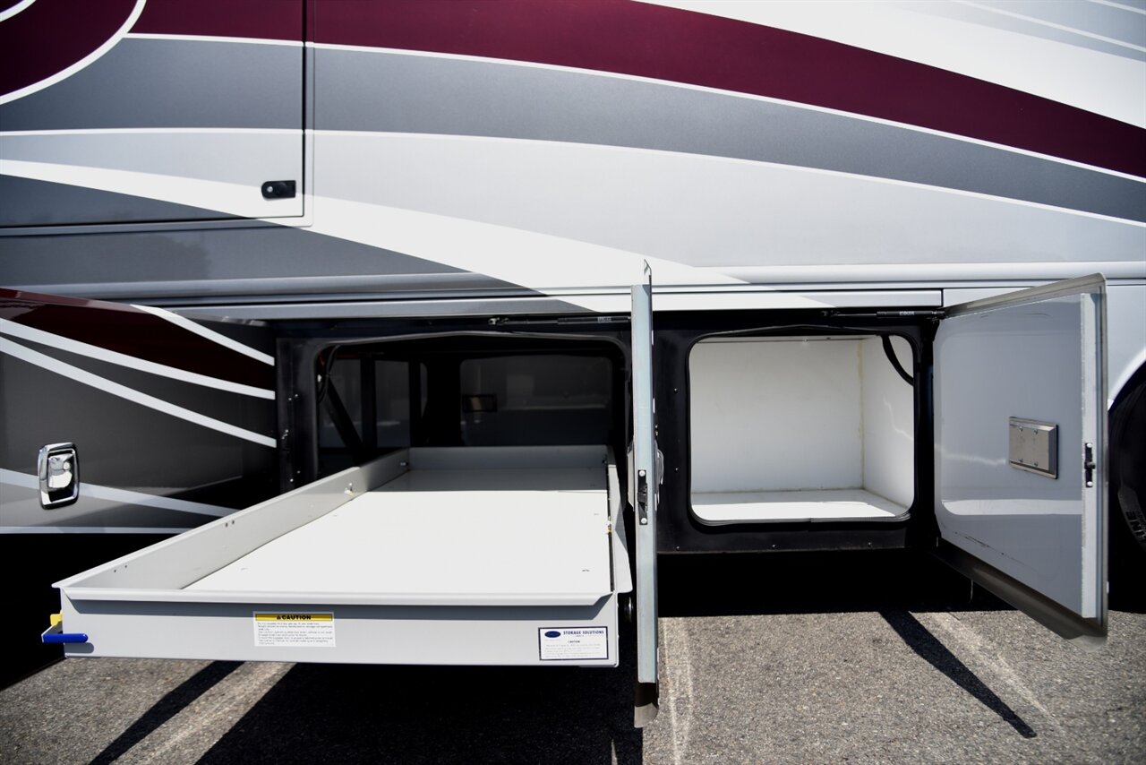 2021 Fleetwood Discovery LXE 44S - Photo 34 - Orange, CA 92867