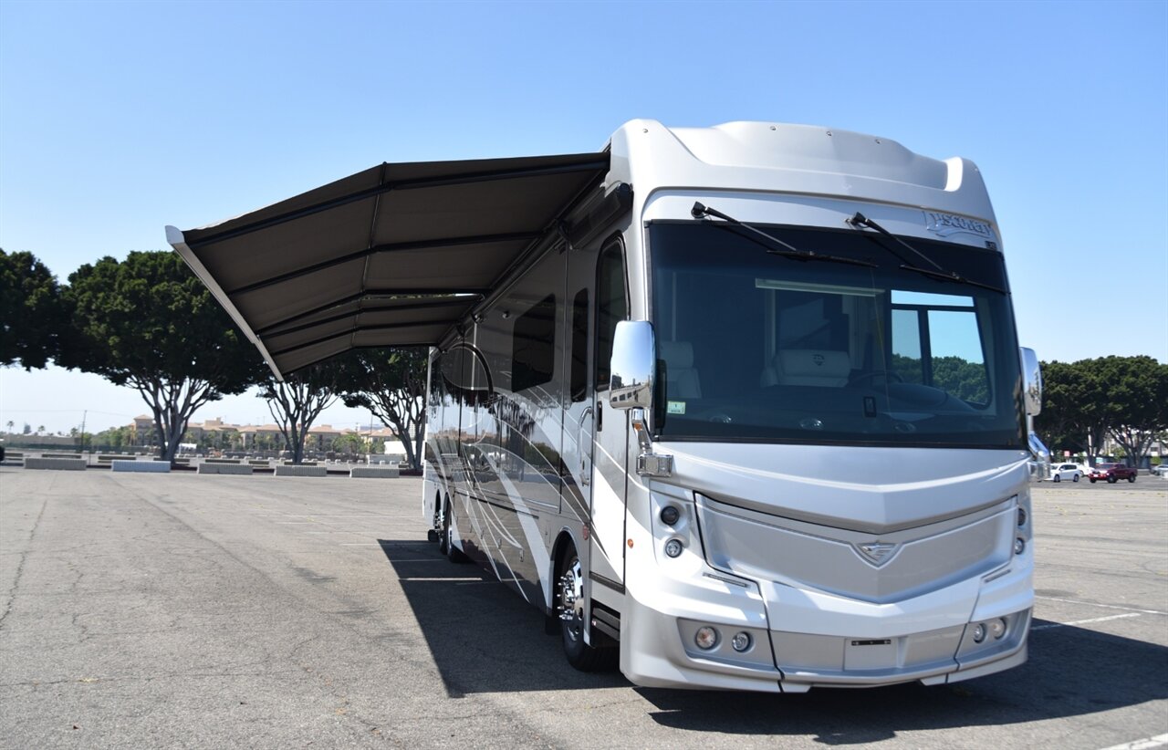2021 Fleetwood Discovery LXE 44S - Photo 24 - Orange, CA 92867