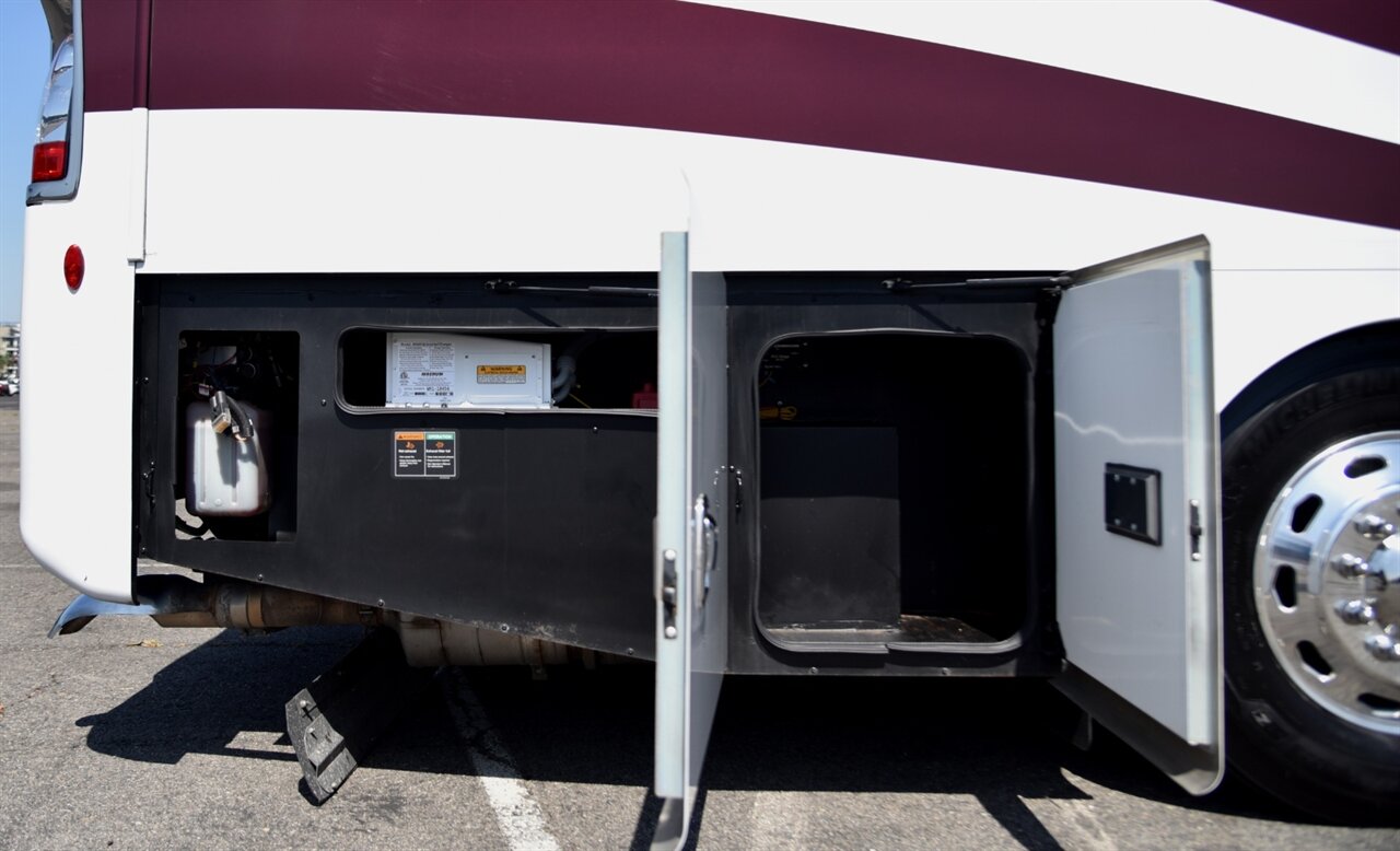 2021 Fleetwood Discovery LXE 44S - Photo 31 - Orange, CA 92867