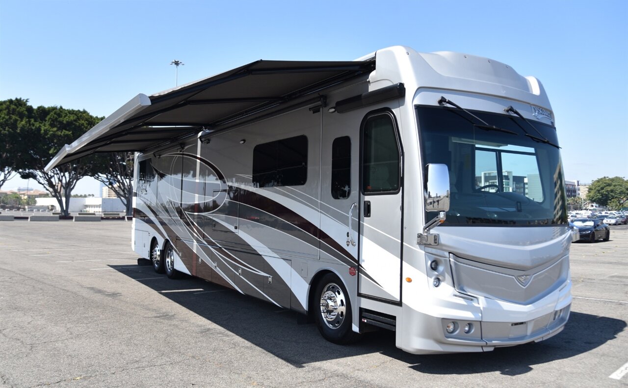 2021 Fleetwood Discovery LXE 44S - Photo 23 - Orange, CA 92867