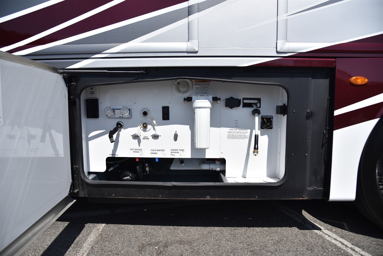 2021 Fleetwood Discovery LXE 44S - Photo 29 - Orange, CA 92867