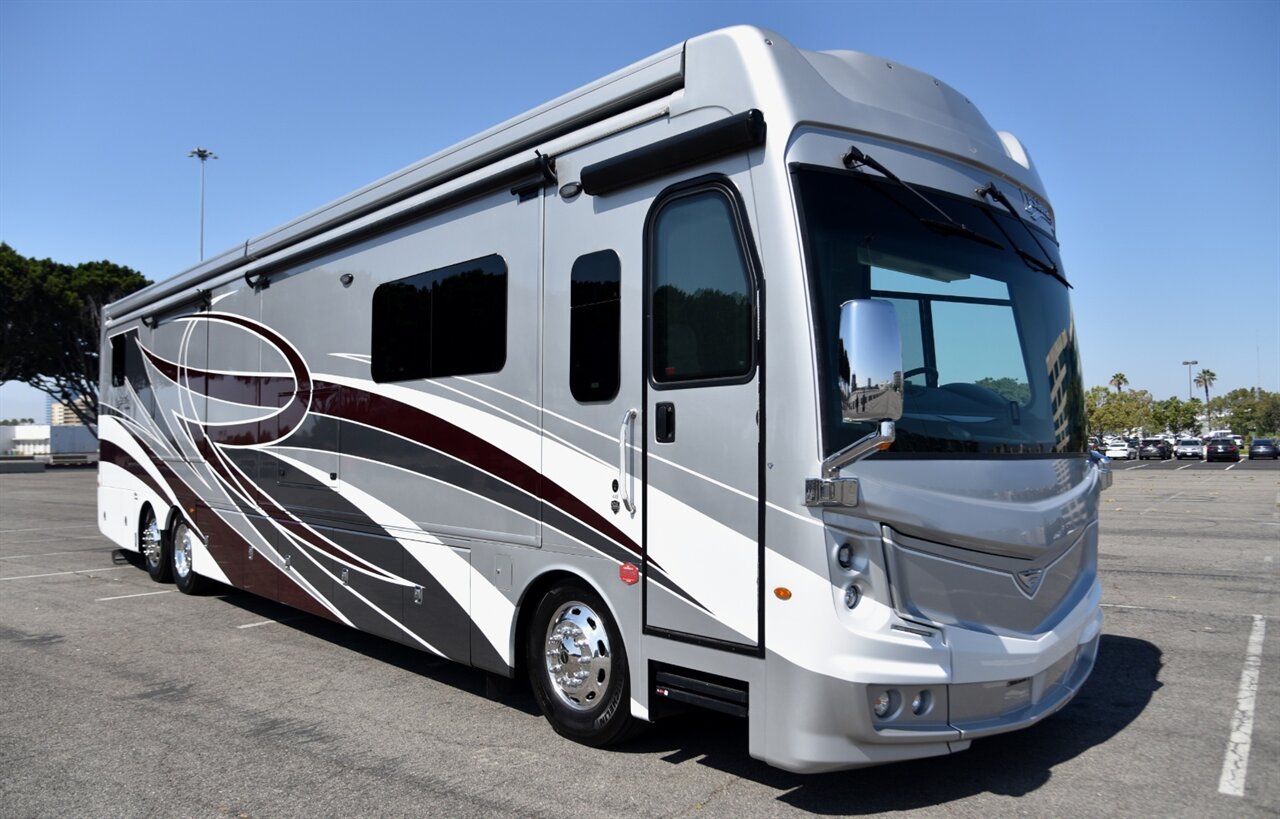 2021 Fleetwood Discovery LXE 44S - Photo 8 - Orange, CA 92867