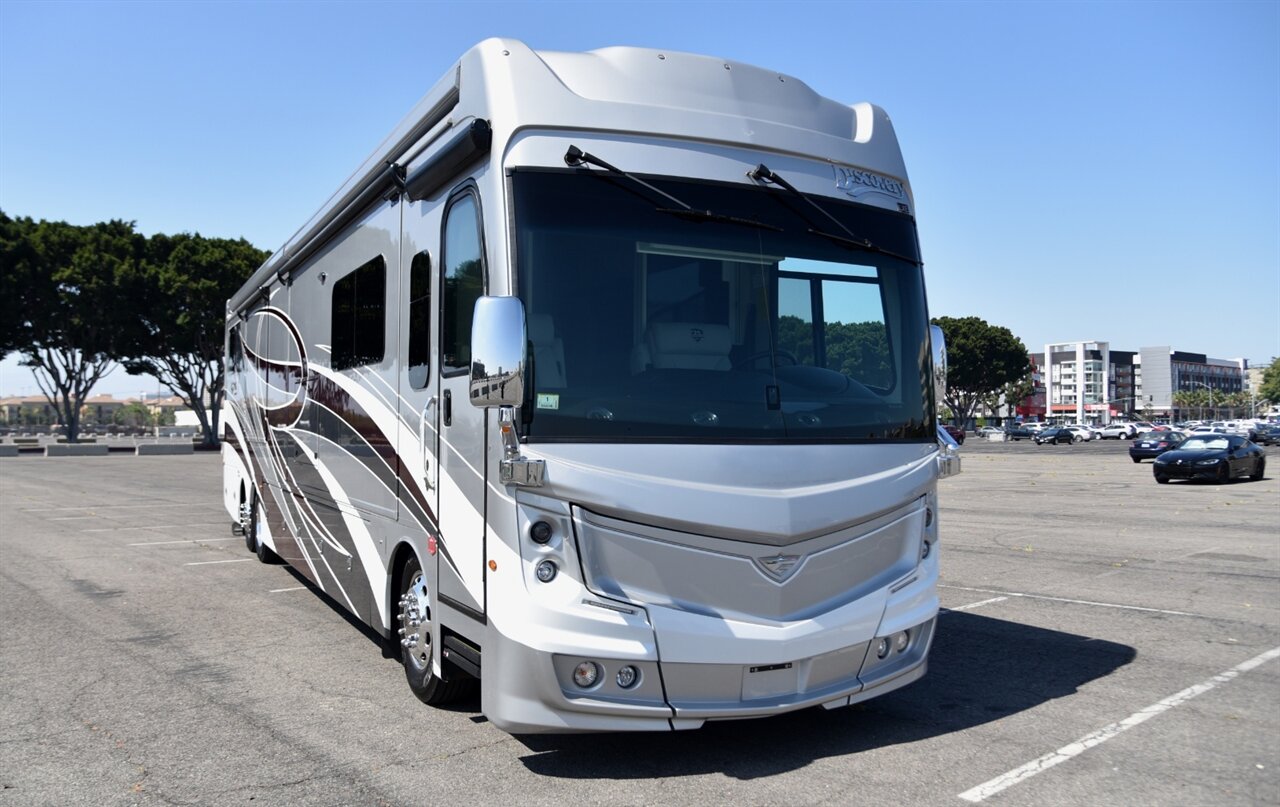 2021 Fleetwood Discovery LXE 44S - Photo 9 - Orange, CA 92867