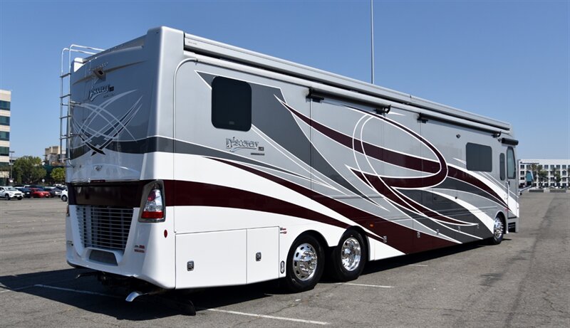 2021 Fleetwood Discovery LXE 44S - Photo 1 - Orange, CA 92867
