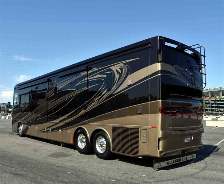 2022 TIFFIN ALLEGRO 45OP - Photo 4 - Orange, CA 92867