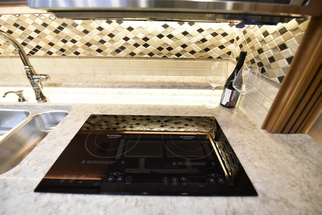 2018 Entegra Cornerstone 45W   - Photo 27 - Orange, CA 92867