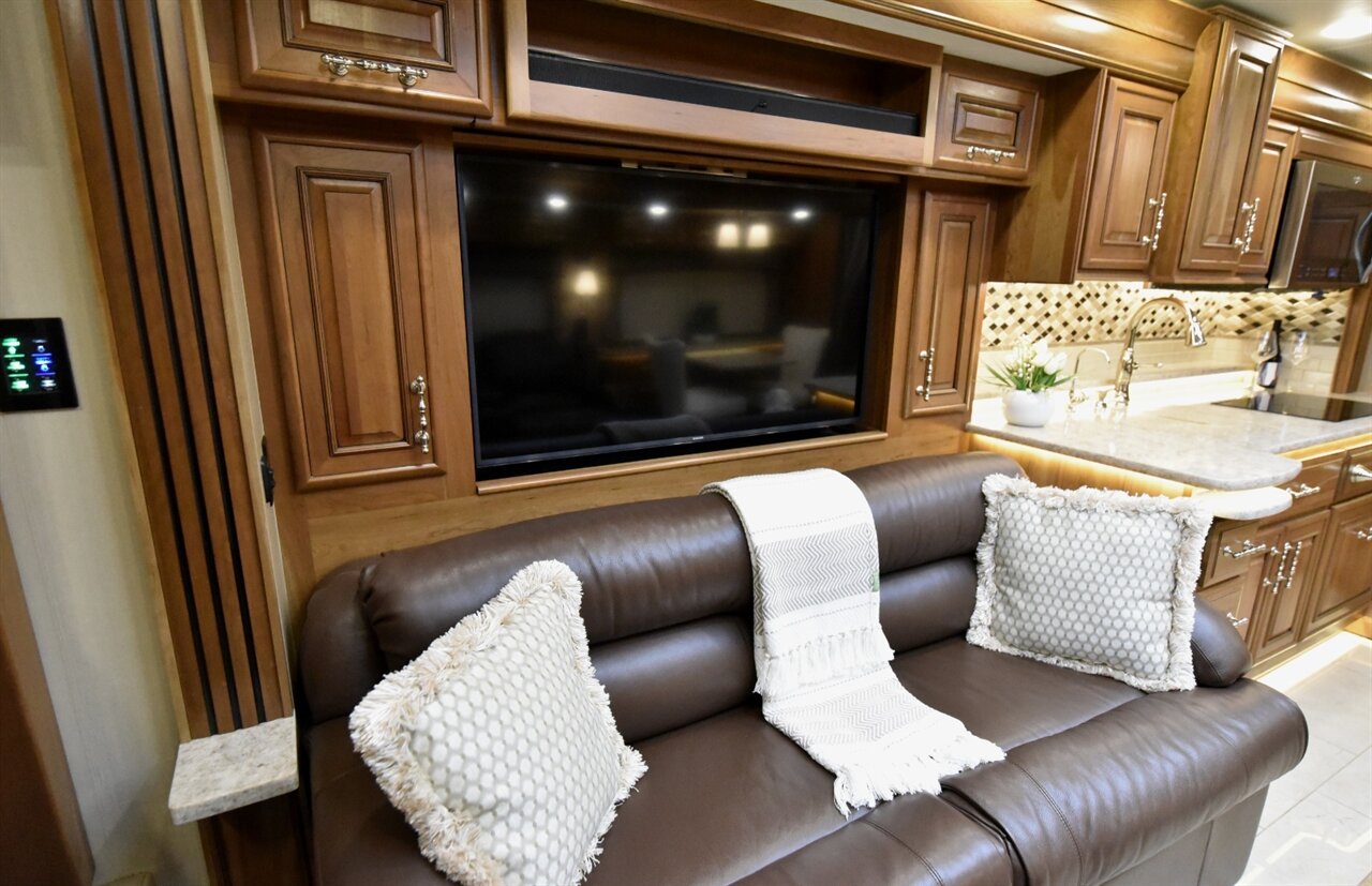 2018 Entegra Cornerstone 45W   - Photo 18 - Orange, CA 92867