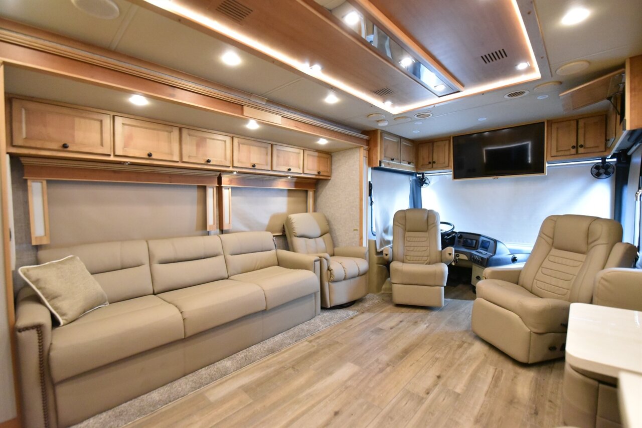 2023 Tiffin Allegro Red 33AA   - Photo 19 - Orange, CA 92867