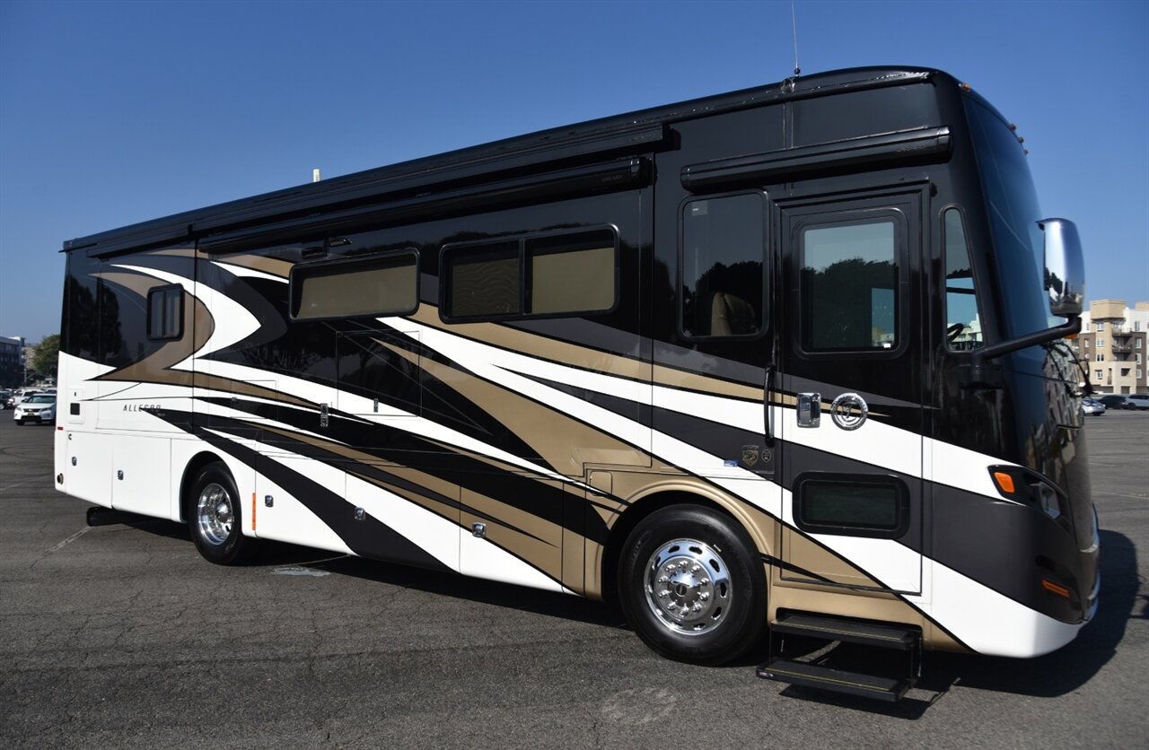 2023 Tiffin Allegro Red 33AA   - Photo 10 - Orange, CA 92867