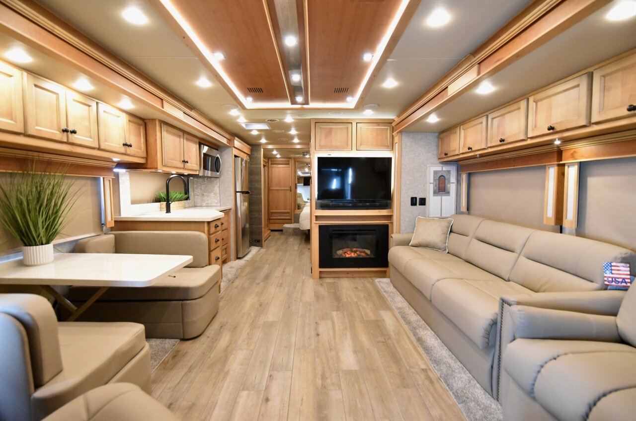 2023 Tiffin Allegro Red 33AA   - Photo 16 - Orange, CA 92867